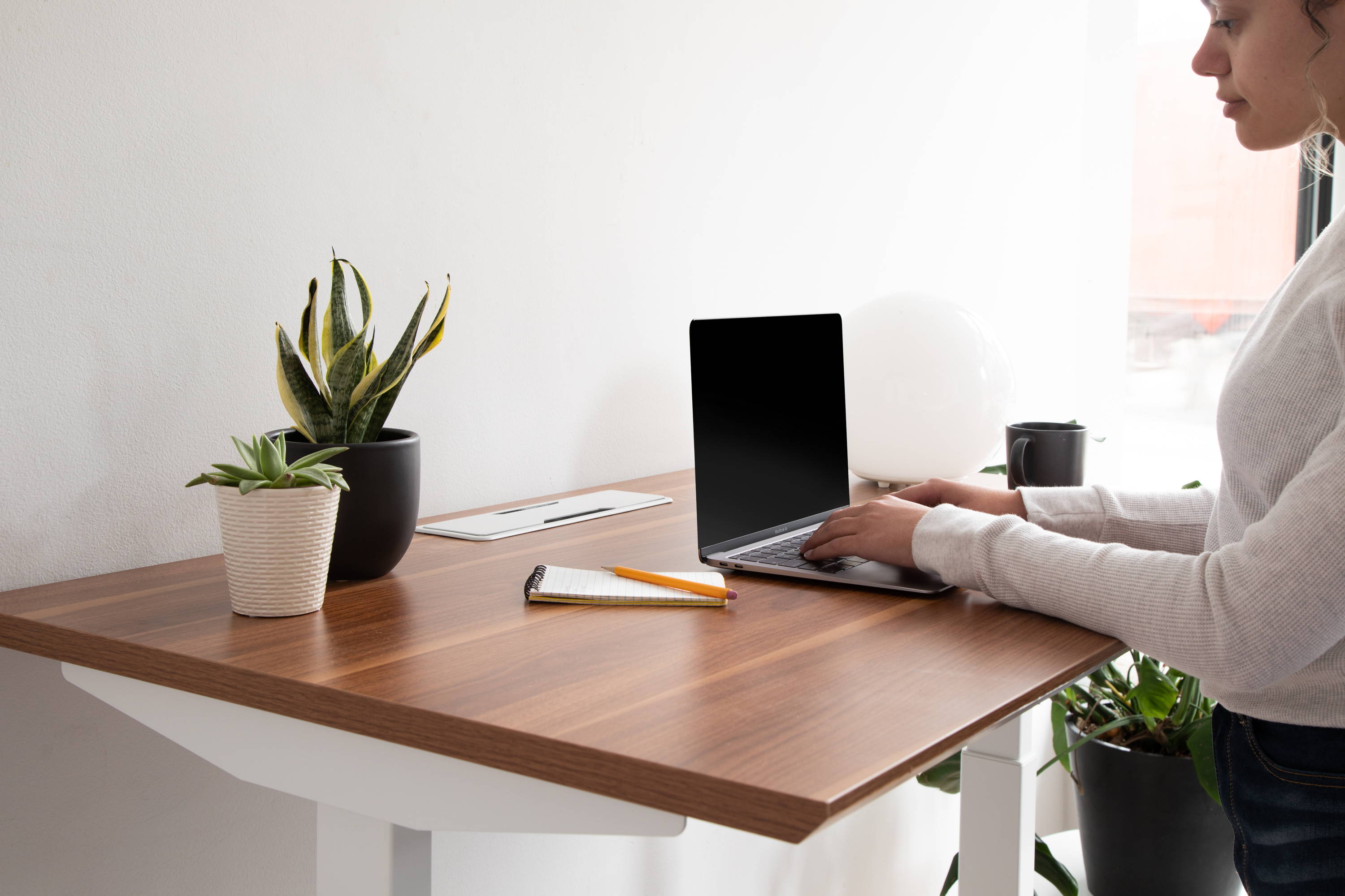 The Top Benefits of a Good Standing Desk