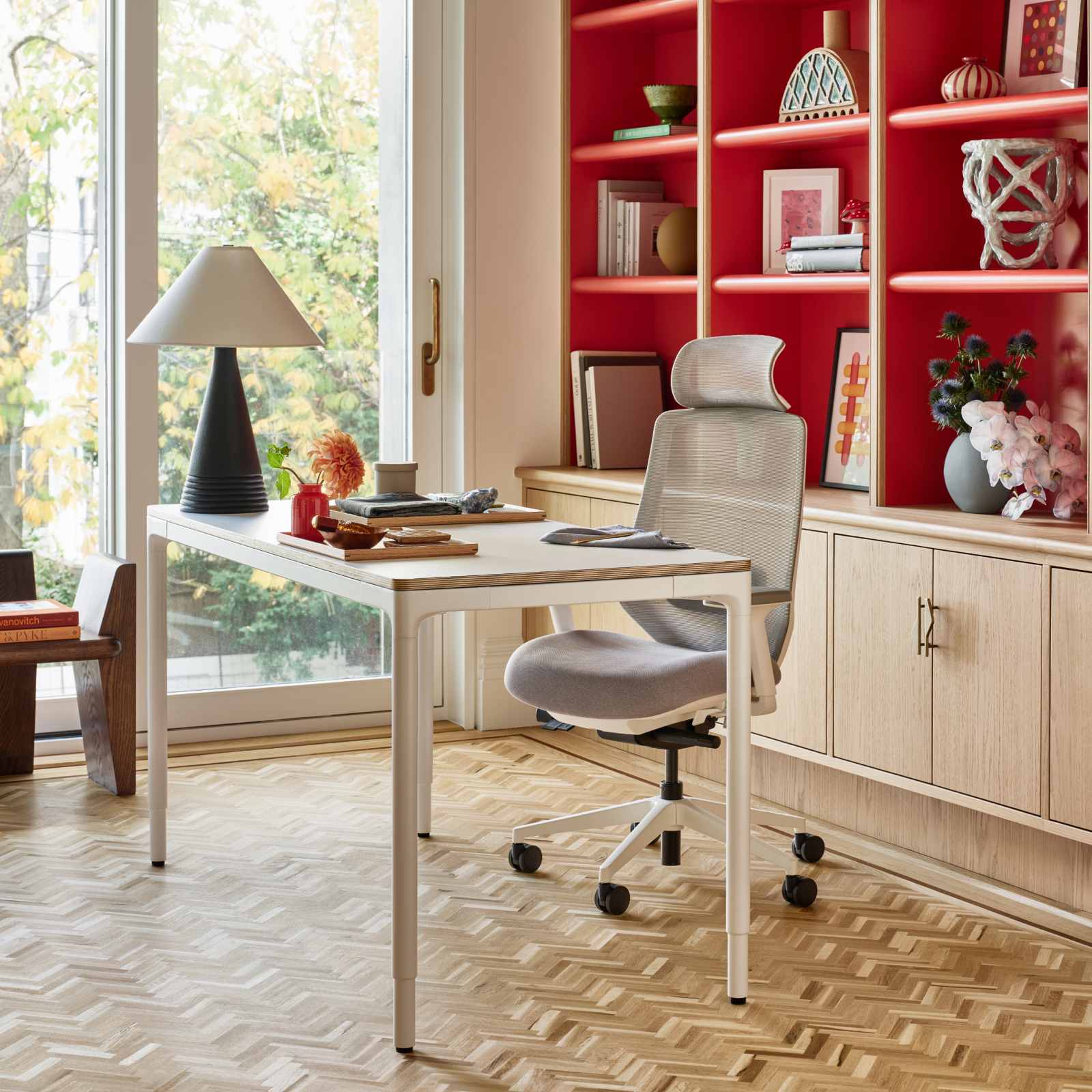 Top Color:White; Leg Color:Carbon; Desk Size:59 inches x 27 inches;